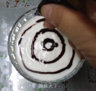巧克力拉花老酸奶的做法步骤：4