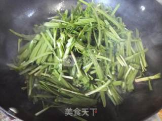 韭菜炒千张的做法步骤：6