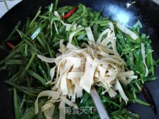 韭菜炒千张的做法步骤：7