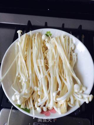 金针菇咸鱼的做法步骤：1