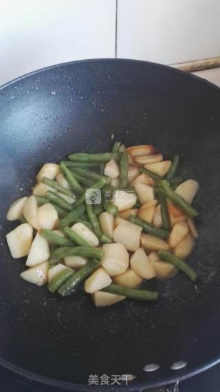 大味至简——我的至简家常菜①土豆炖豆角的做法步骤：4
