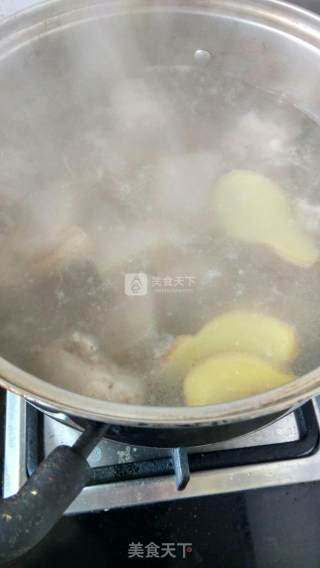 在电视上看到上海菜腌笃鲜，很喜欢，今天就做了，供大家参考的做法步骤：9