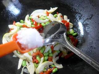 毛豆炒雷笋的做法步骤：7