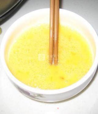 韭黄炒滑蛋的做法步骤：2