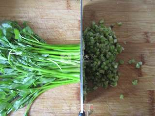 野芹菜春卷的做法步骤：4
