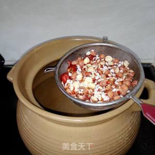 莲子猪肚汤的做法步骤：4