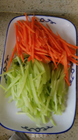 胡萝卜炒莴笋丝的做法