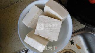 麻婆豆腐　的做法步骤：1