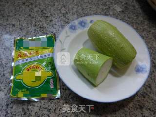 榨菜丝炒西葫芦的做法步骤：1