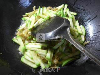 榨菜丝炒西葫芦的做法步骤：5