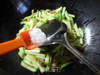 榨菜丝炒西葫芦的做法步骤：6