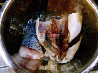酸菜豆腐草鱼汤的做法步骤：1