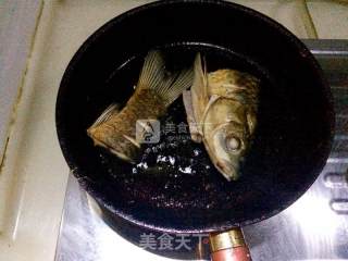 酸菜豆腐草鱼汤的做法步骤：5