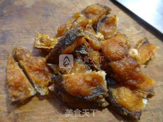 茄子炒熏鱼的做法步骤：4