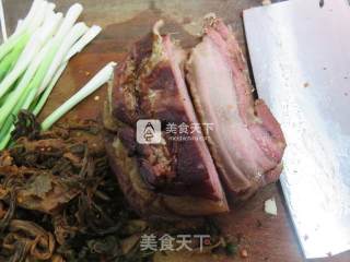 四川腊肉盐菜包子的做法步骤：3