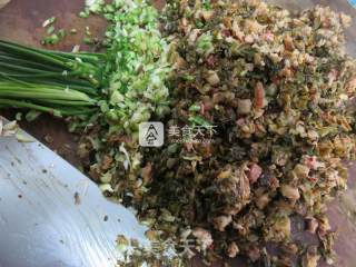 四川腊肉盐菜包子的做法步骤：5