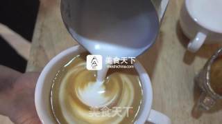 咖啡拉花--雪人的做法步骤：4