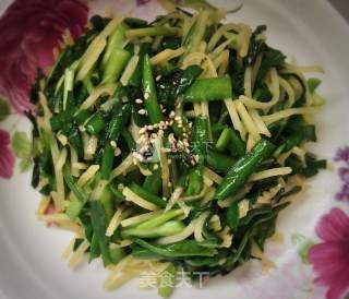 土豆丝炒韭菜   快手菜的做法步骤：3