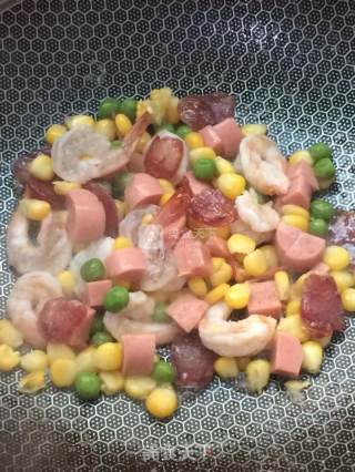 什锦菠萝炒饭的做法步骤：3