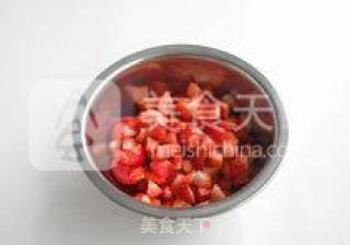 【草莓乳酪慕斯】的做法步骤：1