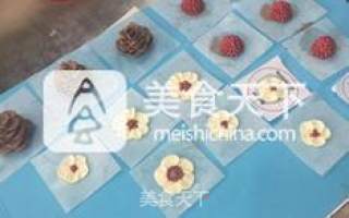 【圣诞蛋糕】---韩式裱花蛋糕三的做法步骤：13