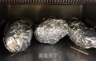 烤地瓜 烤土豆 家用烤箱版的做法步骤：3