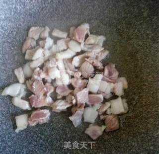 春季应时小炒——蒜薹炒肉片的做法步骤：2
