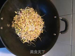 豆芽炒粉条的做法步骤：5