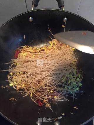 豆芽炒粉条的做法步骤：7