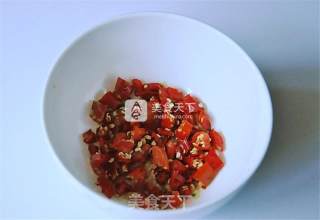 韭菜炒河虾的做法步骤：2