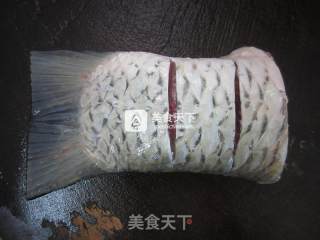 清蒸鲩鱼尾的做法步骤：2