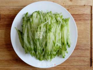青萝卜丝炖大虾的做法步骤：2