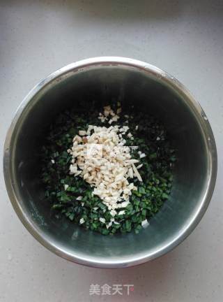 脆底韭菜煎饺的做法步骤：2
