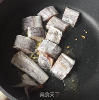 香煎带鱼的做法步骤：3