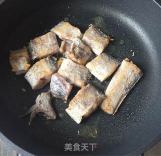 香煎带鱼的做法步骤：4