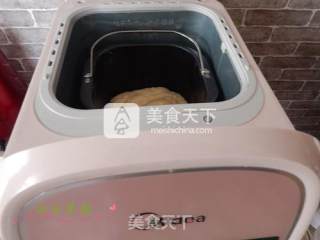 法式黑椒牛肉披萨的做法步骤：1