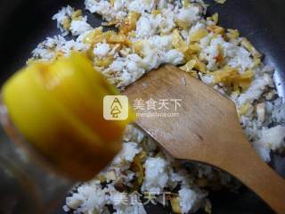 萝卜干香菇炒饭的做法步骤：5