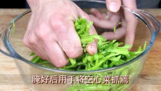 超级下饭快手菜【豆豉青椒空心菜】的做法步骤：2