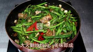 超级下饭快手菜【豆豉青椒空心菜】的做法步骤：4