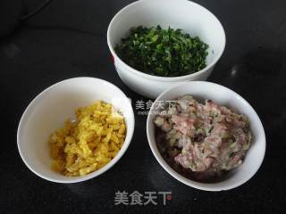 韭菜虾皮肉馅锅贴的做法步骤：2