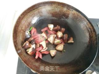杂菌炒腊肠的做法步骤：4