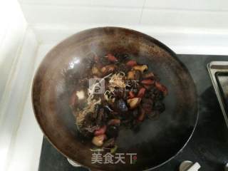 杂菌炒腊肠的做法步骤：5