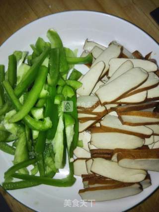 香干炒青椒的做法步骤：3
