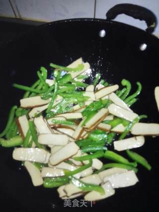 香干炒青椒的做法步骤：5