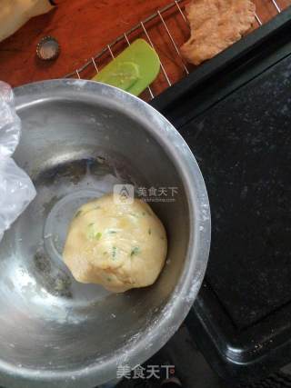 葱花酥饼的做法步骤：2