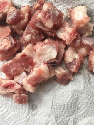 简版糖醋排骨的做法步骤：1