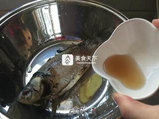 鲫鱼汤的做法步骤：3