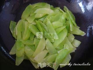 莴笋炒鸡蛋的做法步骤：4