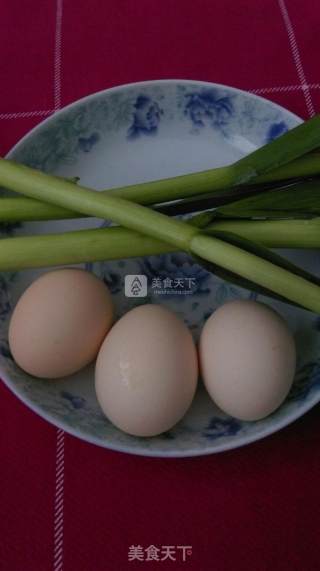 青蒜炒鸡蛋的做法步骤：1