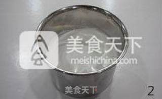 【草莓奶油蛋糕】--抓住草莓季的尾巴为甜蜜增加一份色彩的做法步骤：2
